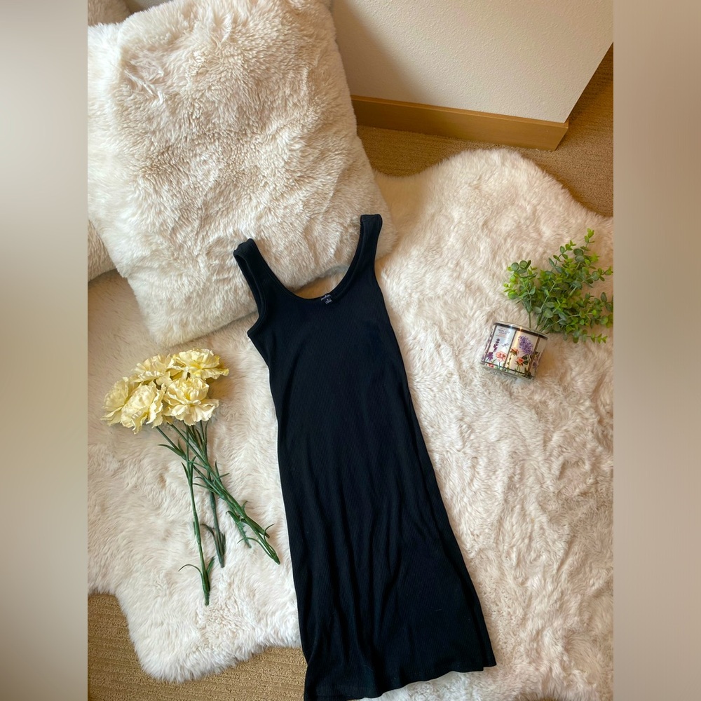 Black ribbed Ambiance tight body con dress in size small.